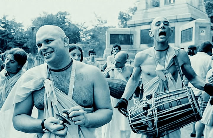 Brahmananda leading kirtan