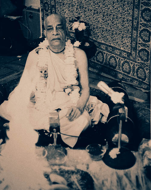 Prabhupada doing homa