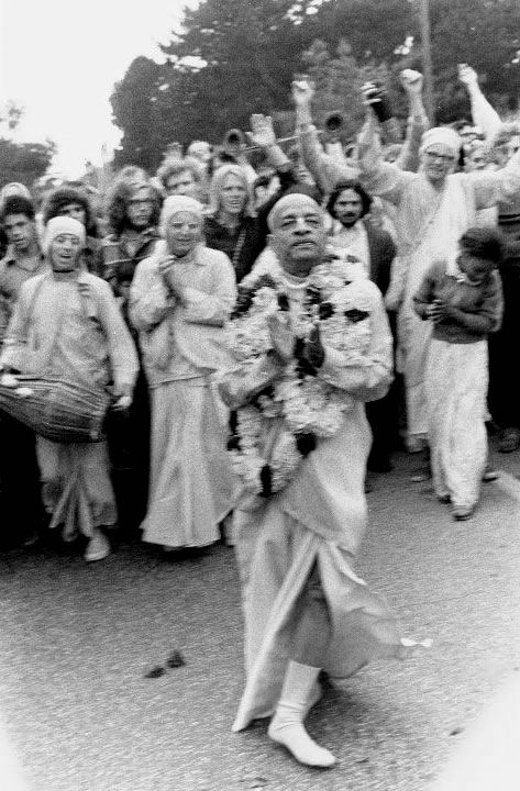 Prabhupada leads kirtan