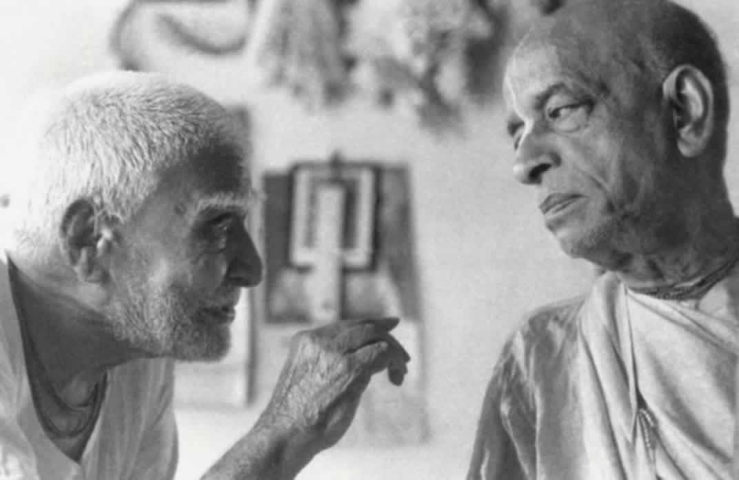 Prabhupada seriously listening