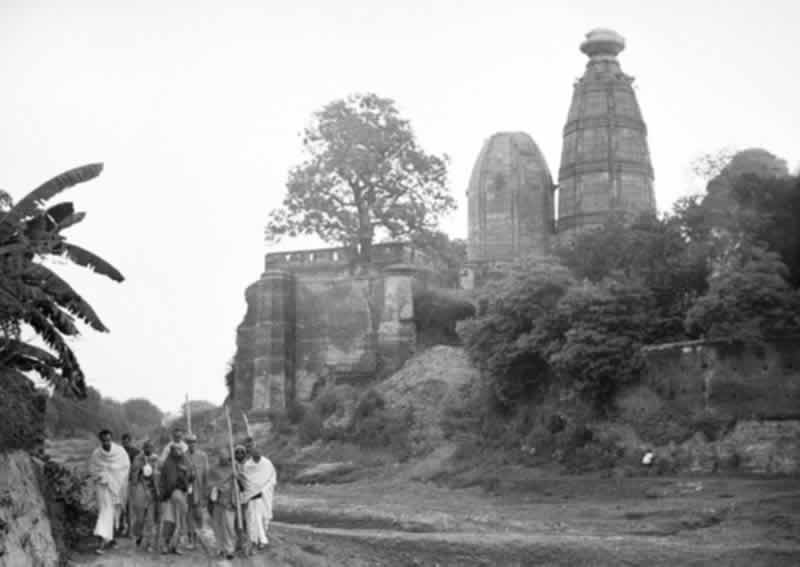 walking in Vrndavan near the temple of founded by Sanatan Gosvami